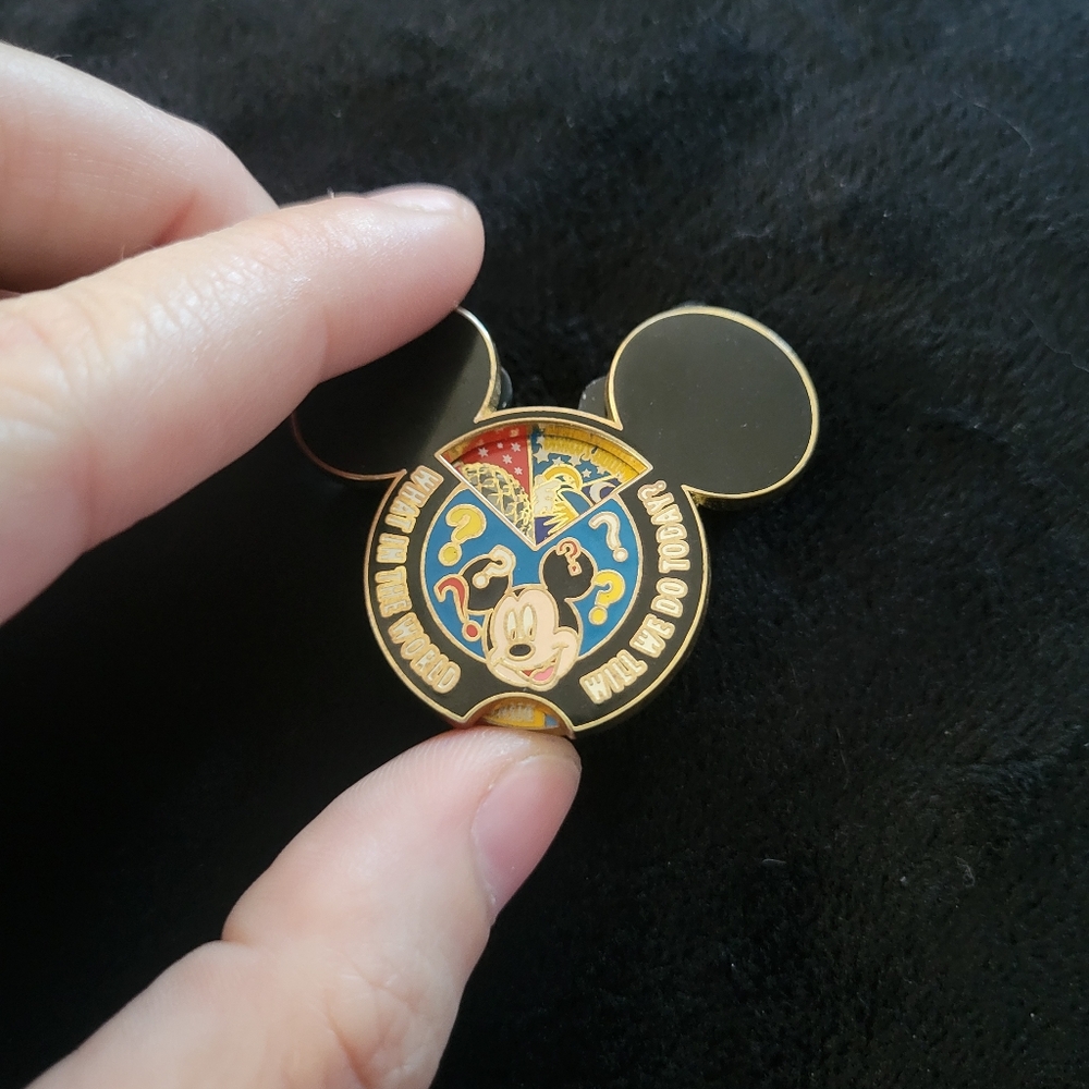 Disney Pins - Picture 15 of 16